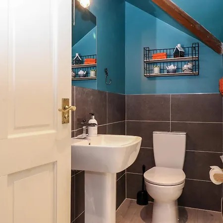 Holiday home Peony Ulverston